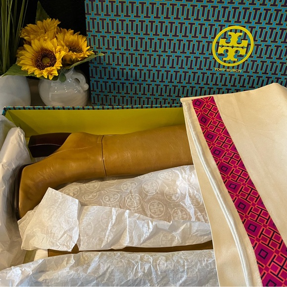 🔥SALE🔥Tory Burch Banana Heel Boot - Picture 6 of 7